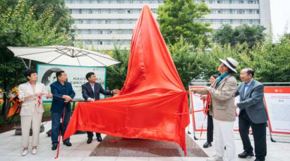 西北高等教育奠基人、中国现代医学先驱徐诵明雕像在乐投在线落成 西北高等教育奠基人、中国现代医学先驱徐诵明雕像在乐投在线落成