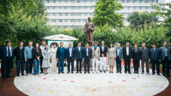 西北高等教育奠基人、中国现代医学先驱徐诵明雕像在乐投在线落成 西北高等教育奠基人、中国现代医学先驱徐诵明雕像在乐投在线落成