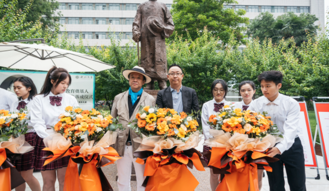 西北高等教育奠基人、中国现代医学先驱徐诵明雕像在乐投在线落成 西北高等教育奠基人、中国现代医学先驱徐诵明雕像在乐投在线落成